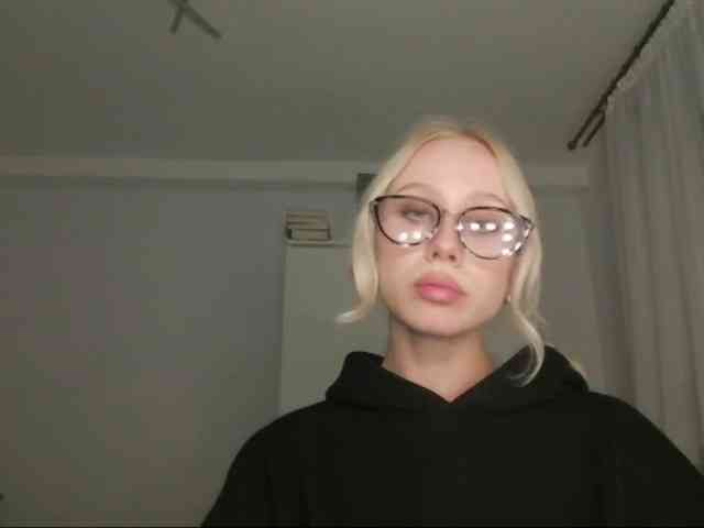 AnyaDirty webcam