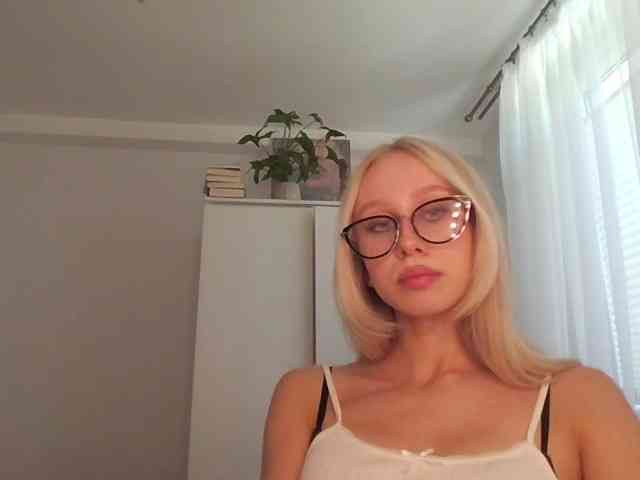 AnyaDirty webcam