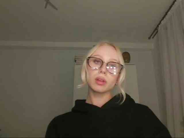 AnyaDirty webcam