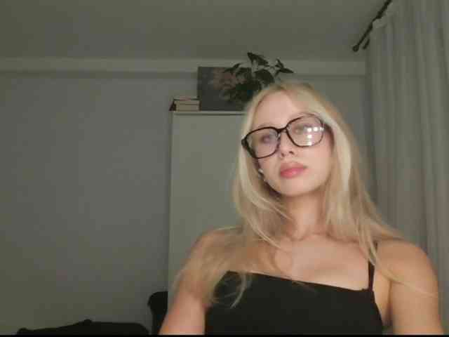 AnyaDirty webcam