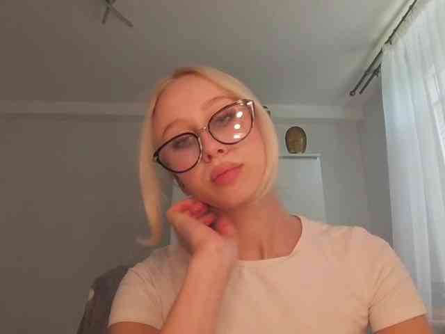 AnyaDirty webcam