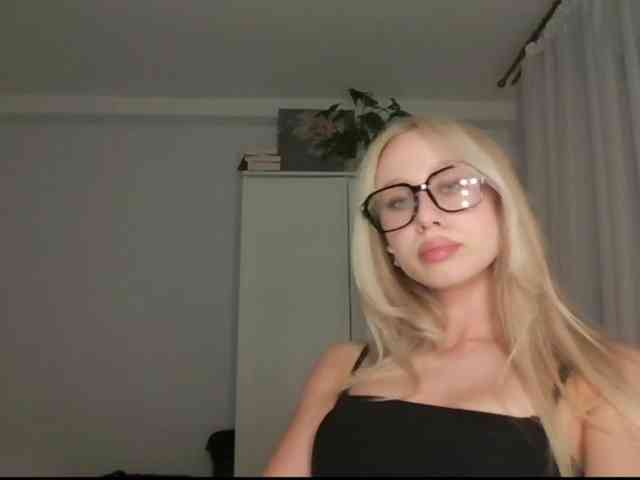 AnyaDirty webcam