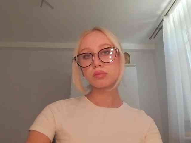 AnyaDirty webcam