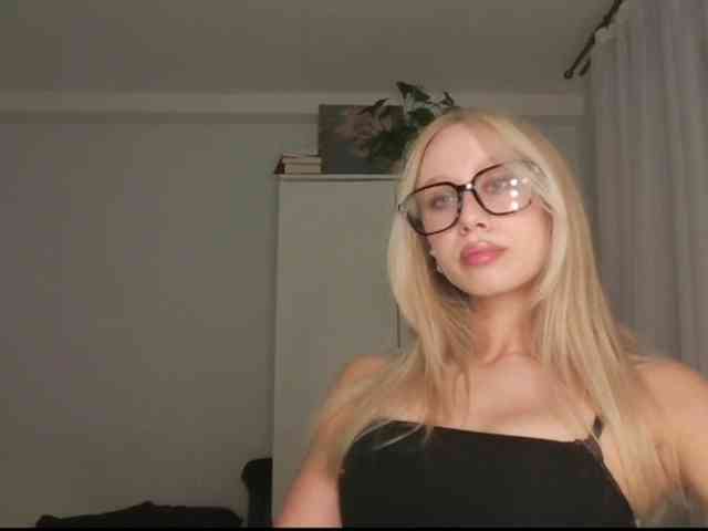 AnyaDirty webcam