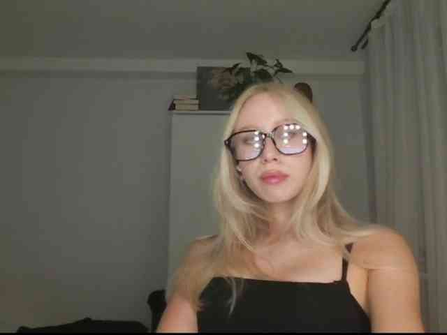 AnyaDirty webcam
