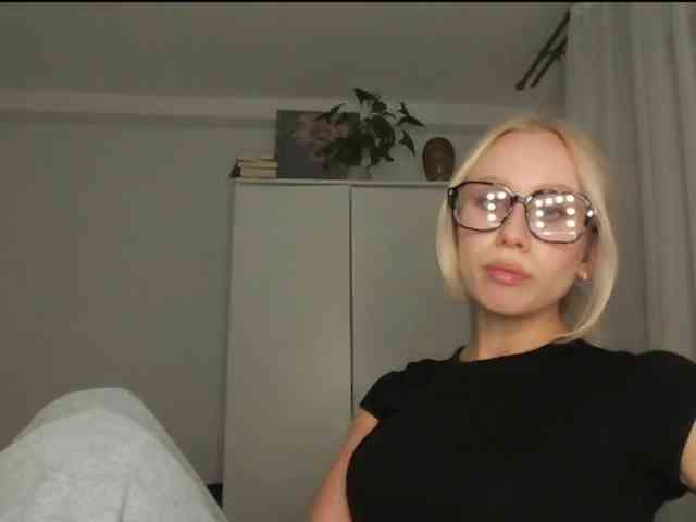 AnyaDirty webcam