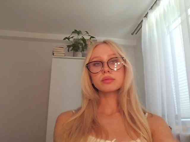 AnyaDirty webcam