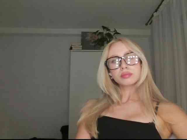 AnyaDirty webcam