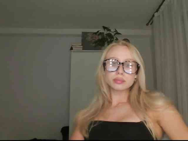 AnyaDirty webcam