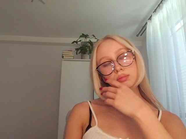AnyaDirty webcam