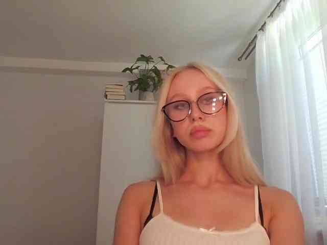 AnyaDirty webcam