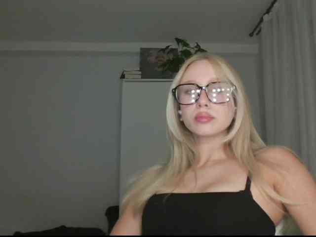 AnyaDirty webcam