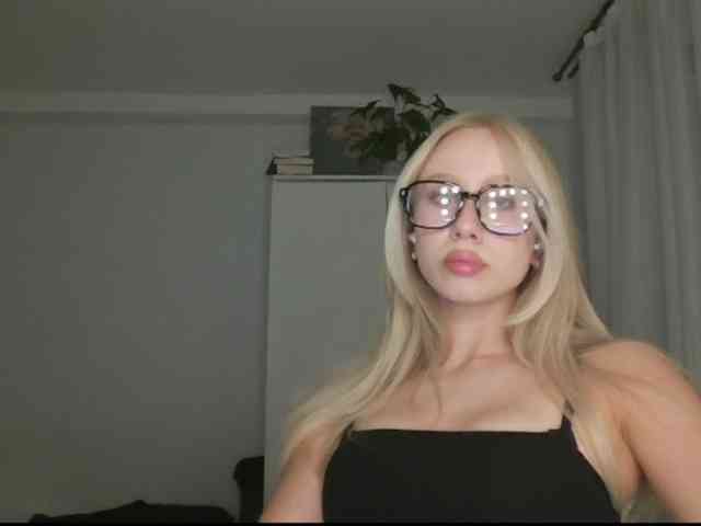 AnyaDirty webcam