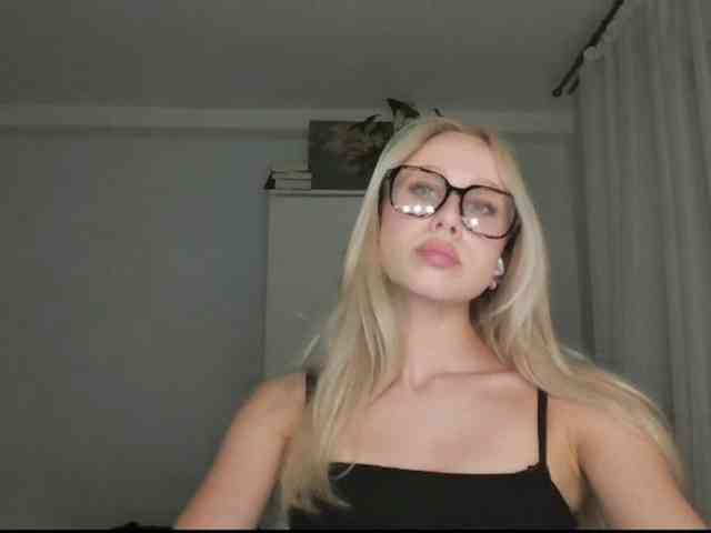 AnyaDirty webcam