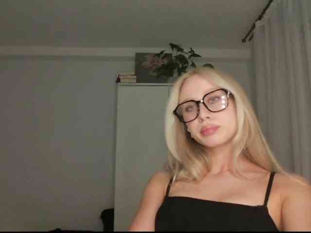 AnyaDirty webcam