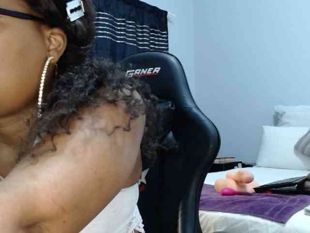 AlexisClairmont webcam