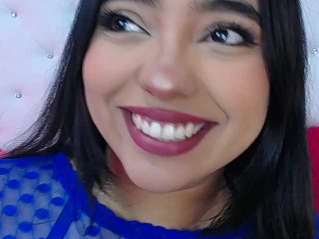 mollycurvyhot's BongaCams show and profile