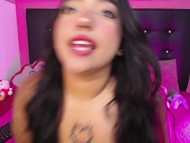 mollycurvyhot's BongaCams show and profile