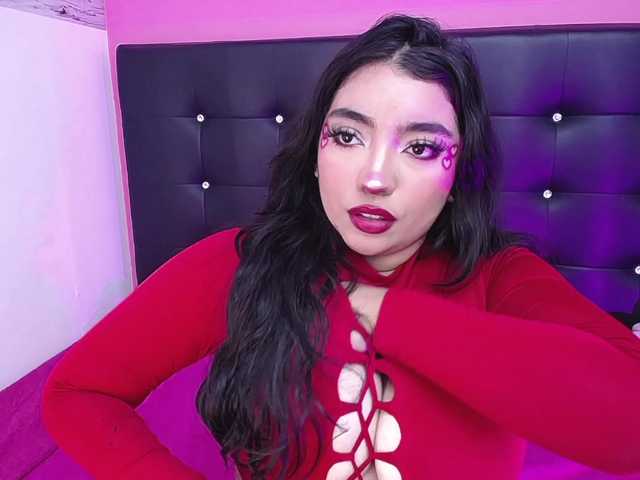 mollycurvyhot's BongaCams show and profile