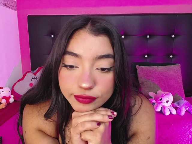 mollycurvyhot's BongaCams show and profile