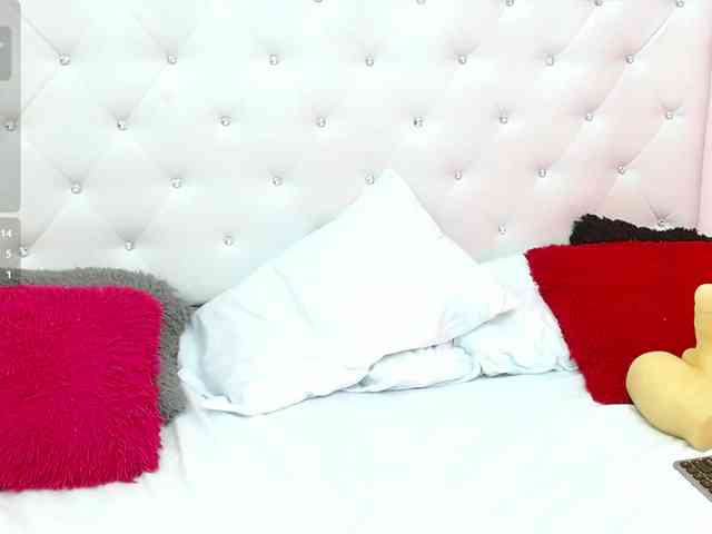 mollycurvyhot Live Webcam on BongaCams
