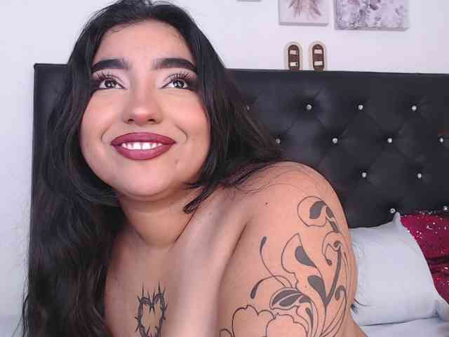 mollycurvyhot webcam
