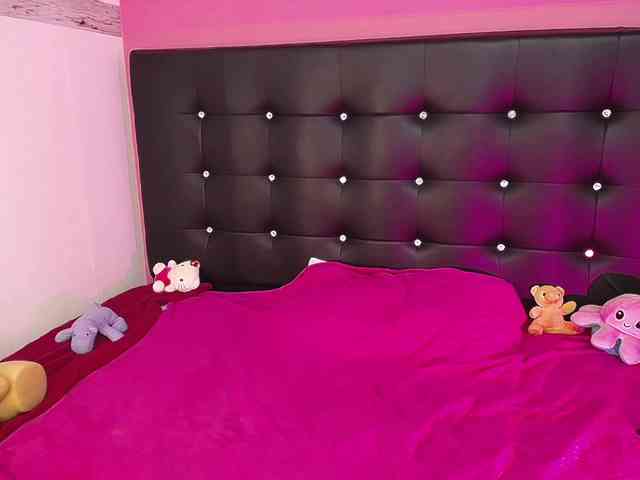 mollycurvyhot webcam