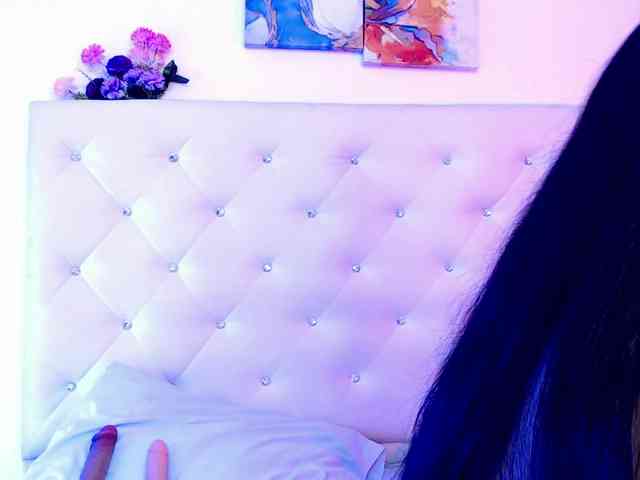 mollycurvyhot webcam