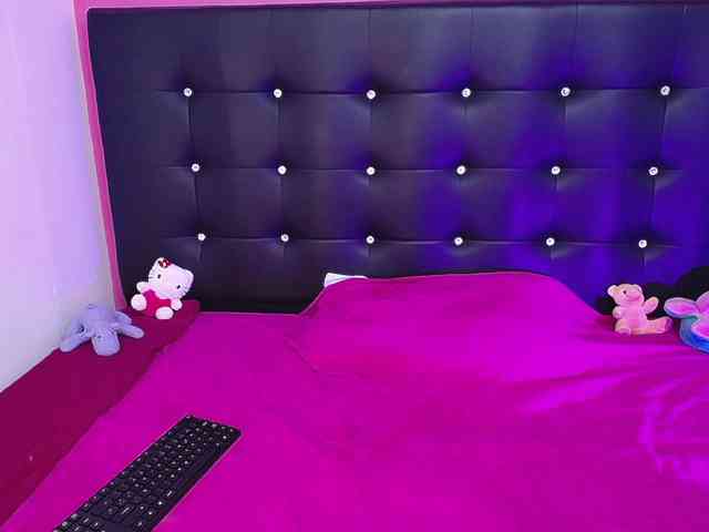 mollycurvyhot webcam