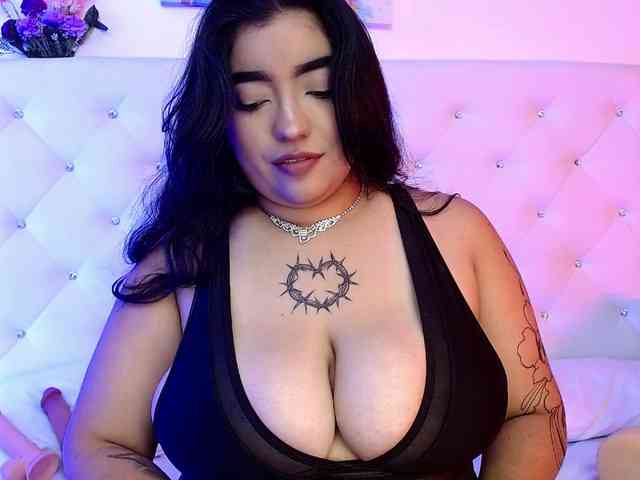 mollycurvyhot webcam