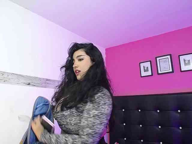 mollycurvyhot webcam