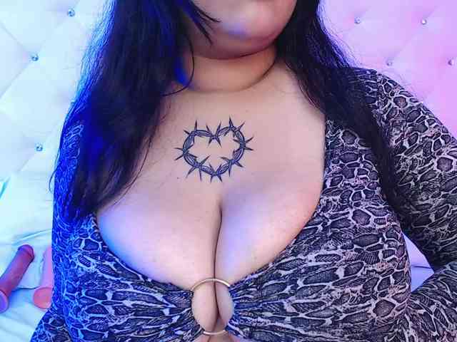 mollycurvyhot webcam