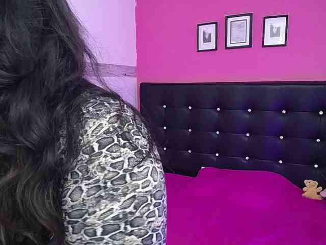 mollycurvyhot webcam