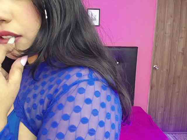 mollycurvyhot webcam