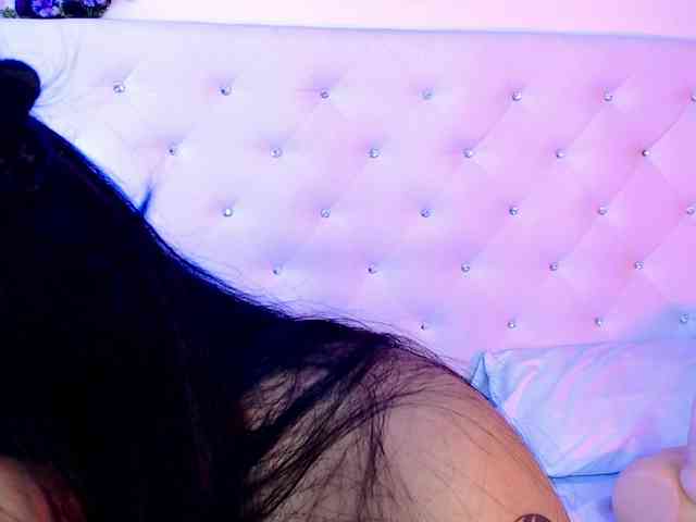 mollycurvyhot webcam