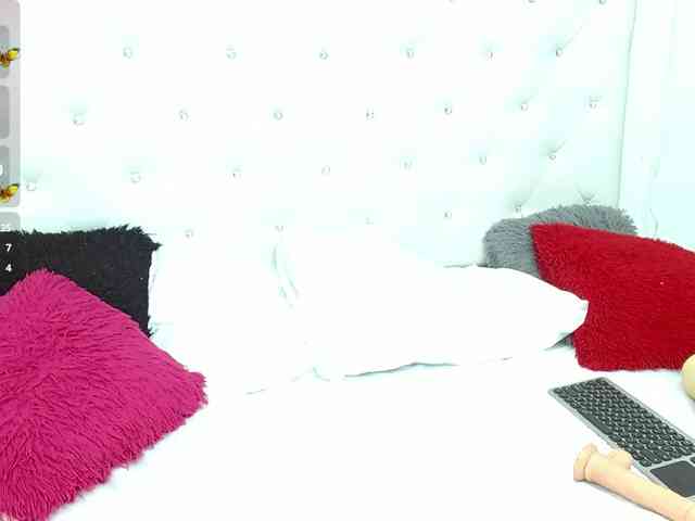 mollycurvyhot webcam