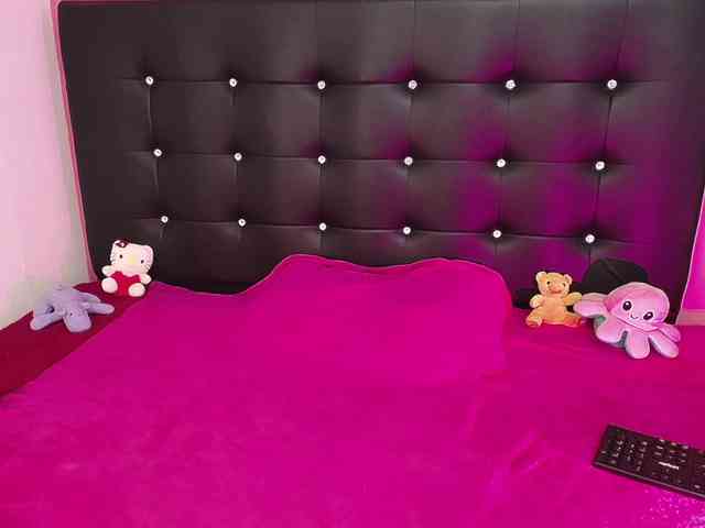 mollycurvyhot webcam