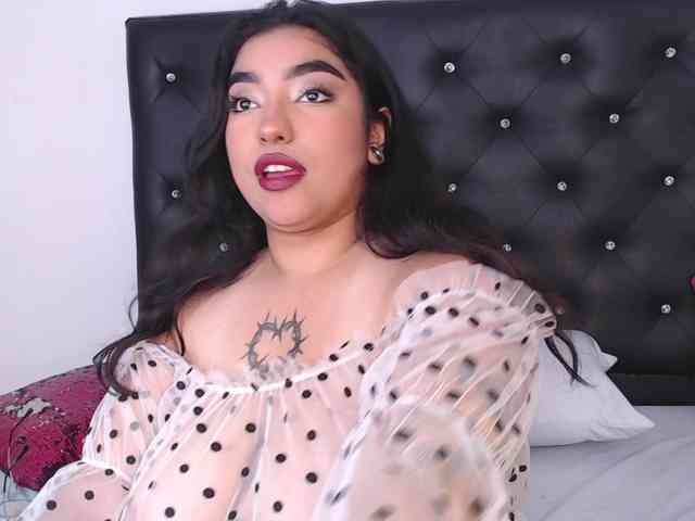 mollycurvyhot webcam