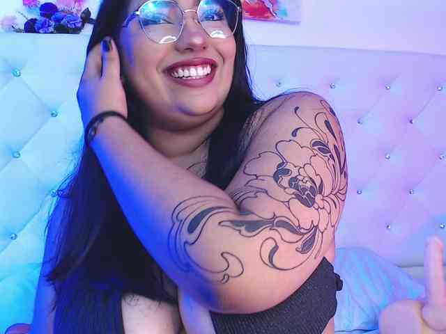 mollycurvyhot webcam
