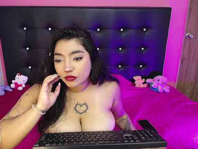 mollycurvyhot webcam