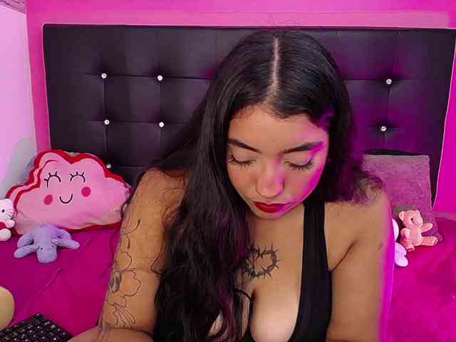 mollycurvyhot webcam