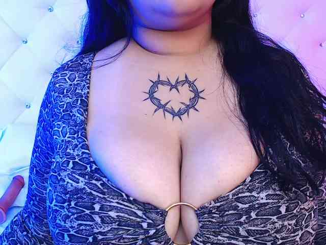 mollycurvyhot webcam