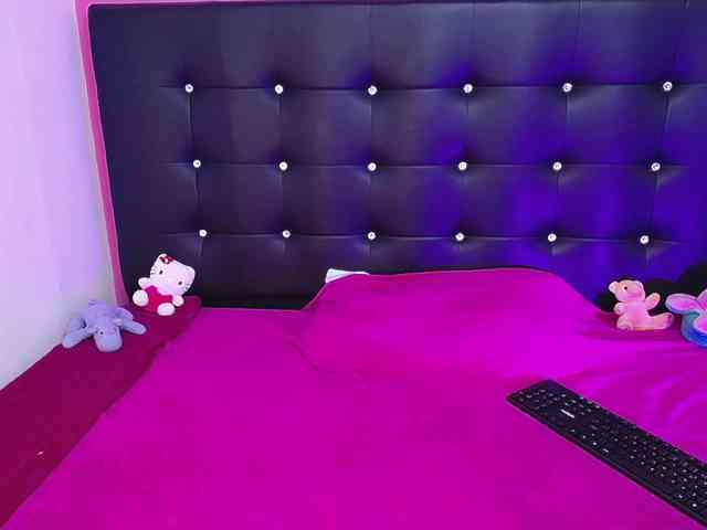 mollycurvyhot webcam