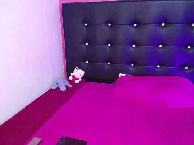 mollycurvyhot webcam