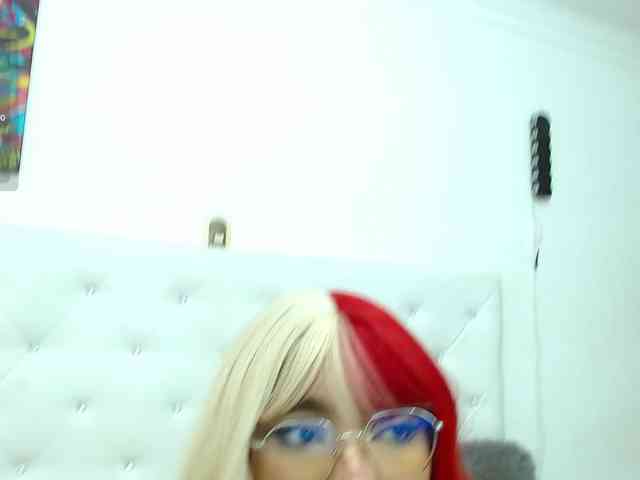 mollycurvyhot webcam