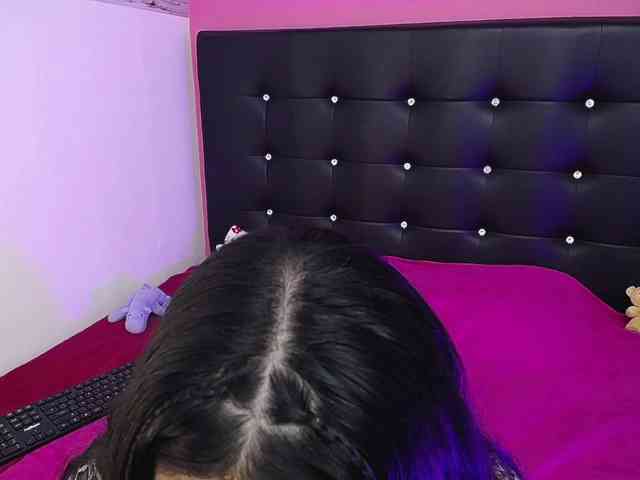 mollycurvyhot webcam