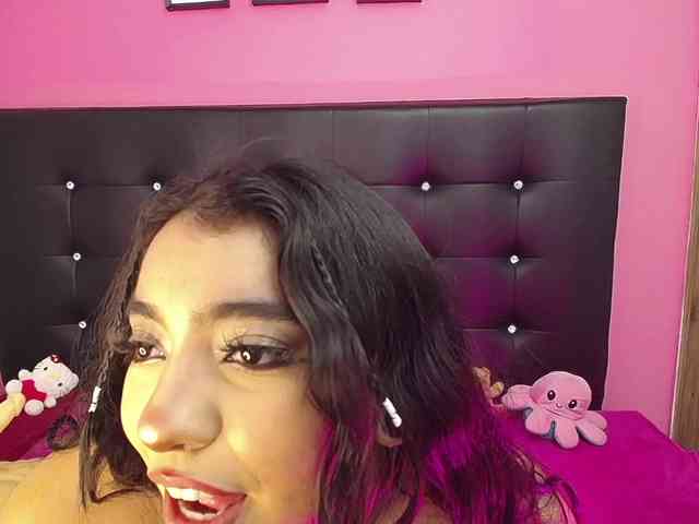 mollycurvyhot webcam