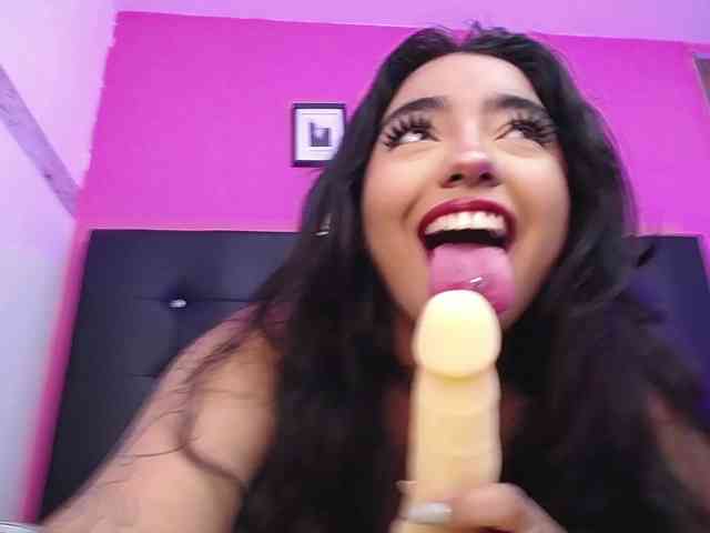 mollycurvyhot webcam