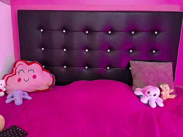 mollycurvyhot webcam