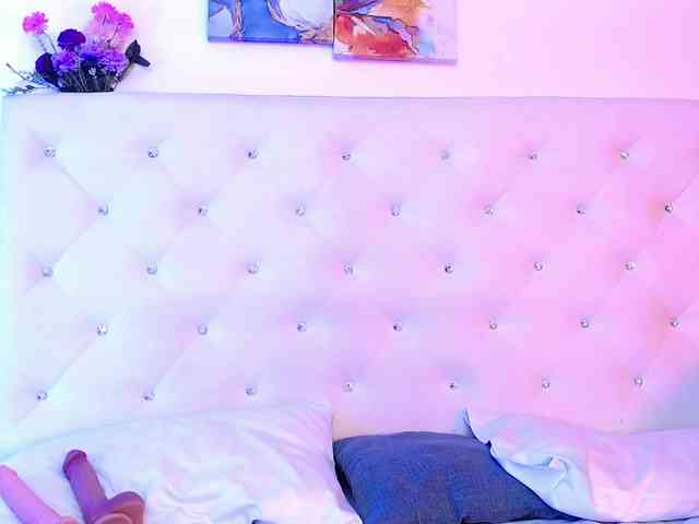 mollycurvyhot webcam